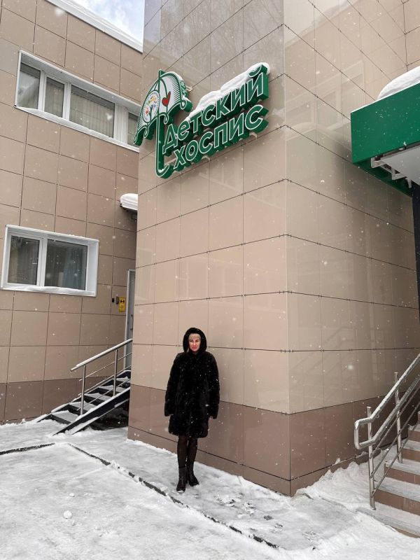 Уполномоченный по правам ребенка в Луганской Народной Республике Инна Швенк посетила БФ "Первый Детский Хоспис Свердловской области"