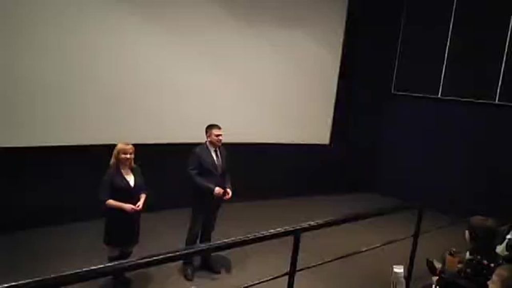 Олег Коваль: 6 февраля в рамках реализации партийного проекта ВПП "Единая Россия" "Новая школа" в столичном кинотеатре"Русь"...