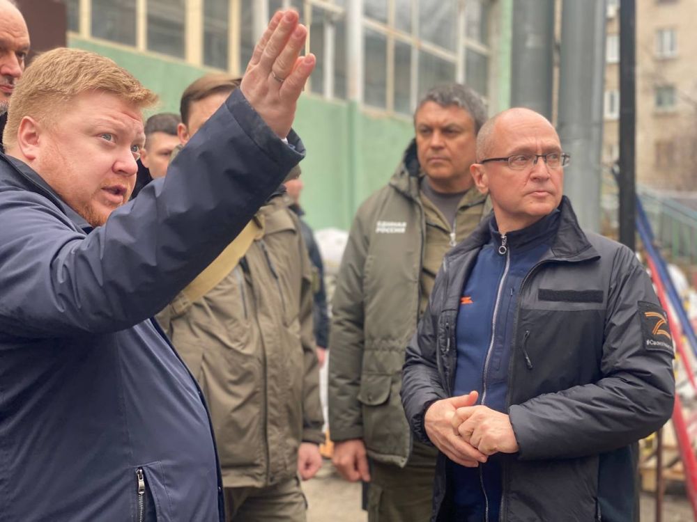 Леонид Пасечник: Вместе с первым заместителем Руководителя Администрации Президента России Сергеем Кириенко ознакомились с ходом ремонта помещений, где откроется филиал Центра военно-спортивной подготовки «Воин»