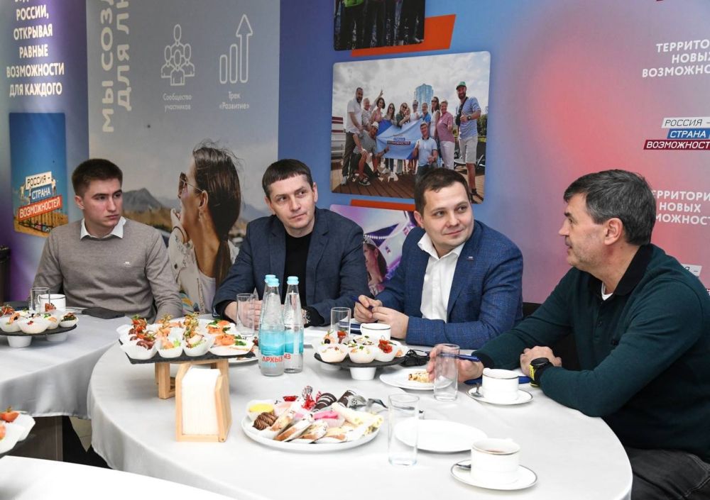 Леонид Пасечник: Генеральный директор АНО «Россия – страна возможностей» Алексей Комиссаров встретился в Луганске с...