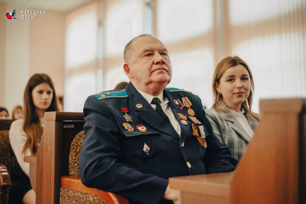 15 февраля в Администрации городского округа Луганска прошел Урок мужества, посвященный освобождению Ворошиловграда от немецко-фашистских захватчиков