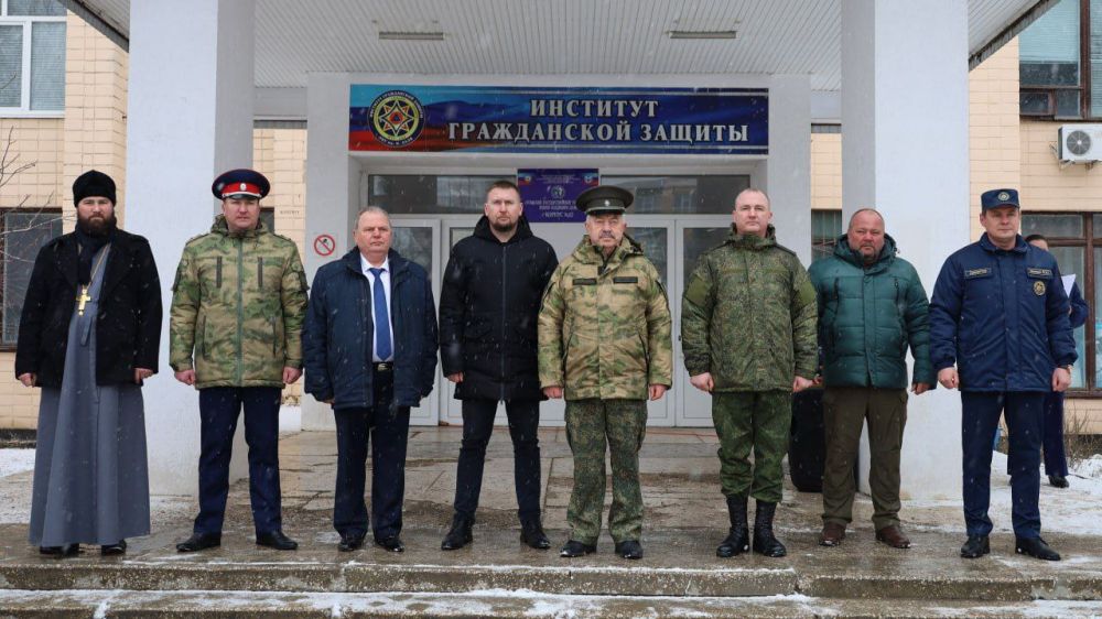 Виктор Водолацкий: Сегодня принял участие в торжественном мероприятии, приуроченном Дню защитника Отечества и 2-й годовщине признания Донецкой и Луганской Народных республик, которое прошло институте гражданской защиты ЛГУ имени Владимира Даля