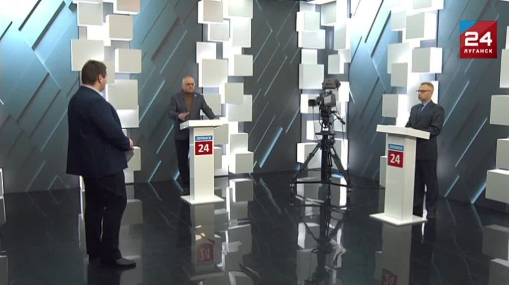 ©©©©© Председатель комиссии по вопросам развития науки, образования и культуры Общественной палаты ЛНР Антон Кондратенко в...