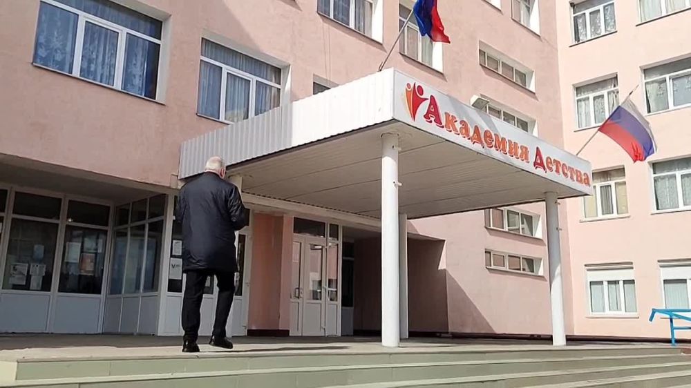 Общественная палата ЛНР передала в учебные объедения Луганска авторские прописи московской писательницы