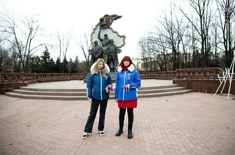 Активисты "Единой России" провели в Луганске акцию к десятой годовщине начала Русской весны