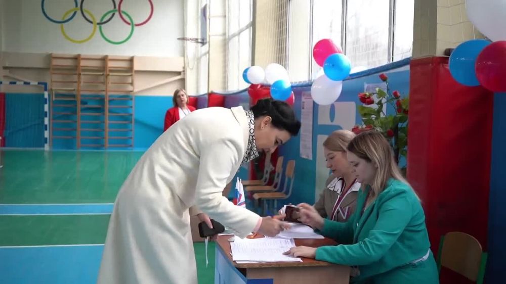 Яна Пащенко проголосовала на выборах Президента РФ