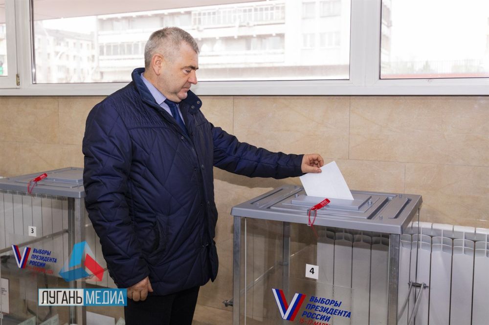 Первый заместитель Председателя Правительства ЛНР Говтвин Юрий Николаевич: