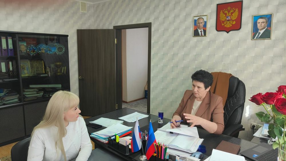 Уполномоченный по правам ребенка в Луганской Народной Республике Инна Швенк совместно с Председателем Российского Детского Фонда - Дмитрием Лихановым и представителями Фонда Фаритом Форисовым и Светланой Широковой посетили Сватовский муниципальный округ