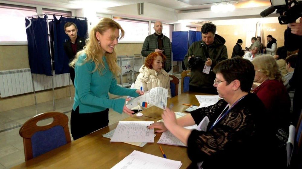 Дарья Лантратова: Проголосовала на главных выборах страны в Драмтеатре Луганска