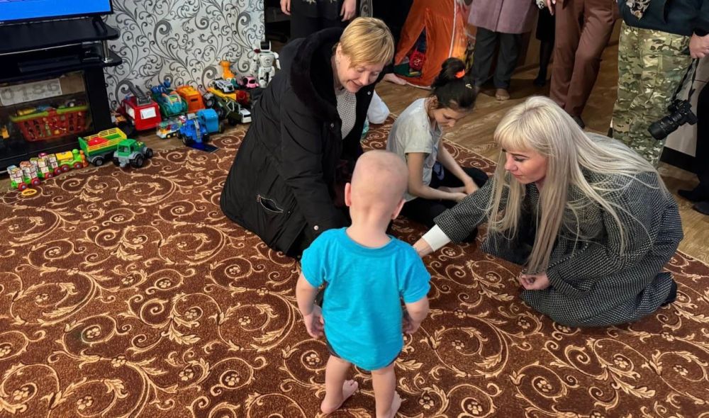 Уполномоченный по правам ребенка в Луганской Народной Республике Инна Швенк совместно с Председателем Российского Детского...