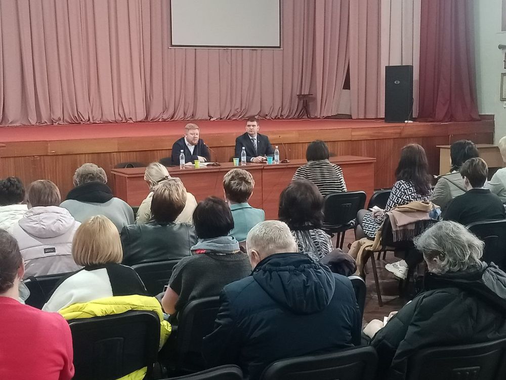 Олег Коваль: 19 марта совместно с Министром образования и науки Луганской Народной Республики Иваном Кусовым провели рабочую встречу с педагогами