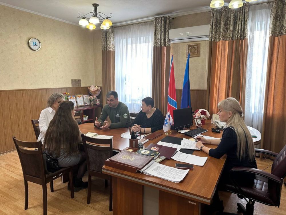 Уполномоченный по правам ребенка в Луганской Народной Республике Инна Швенк провела рабочее совещание на тему: Социальная поддержка многодетных семей на территории Республики