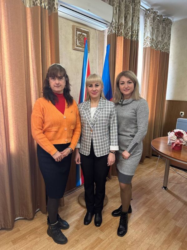 Инна Швенк: 20 марта по инициативе Уполномоченного по правам ребенка в ЛНР Инны Швенк состоялся межведомственный семинар «Распознавание признаков суицидального, самоповреждающего поведения и основные методы работы с данными явлениями»