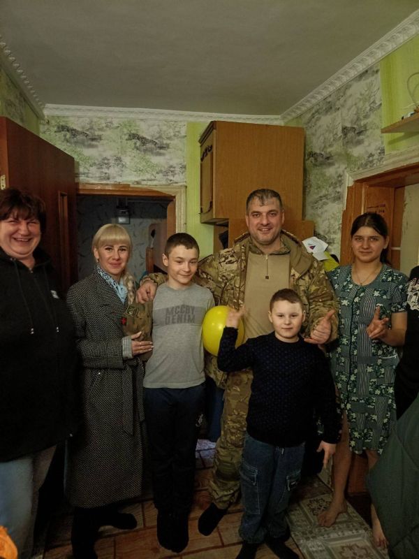 Уполномоченный по правам ребенка в Луганской Народной Республике Инна Швенк, руководитель Луганского штаба акции "Детям в...