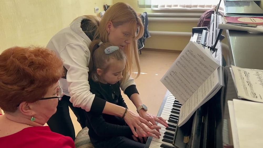 Дарья Лантратова: В Меловской детской школе в декабре прошлого года в рамках Нацпроекта «Культура» полностью обновили музыкальные инструменты и оборудование