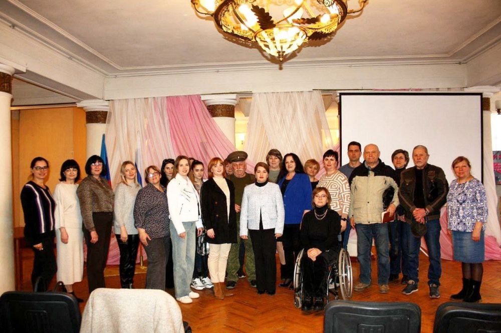 В Краснодоне прошла информационная встреча по вопросам создания НКО – комиссия по соцполитике ОП ЛНР