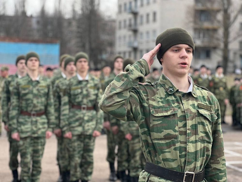 Виктор Водолацкий: Смотр-конкурс строя и песни «Равнение на Победу!» состоялся в Луганском казачьем кадетском корпусе