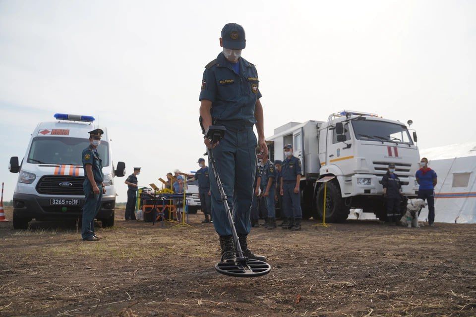 �� ������ � ��� ���������� 215 ������������� ���������