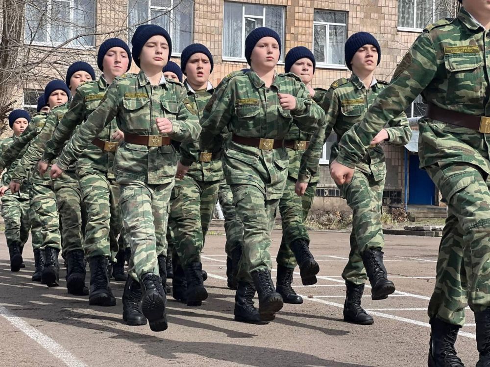 Смотр-конкурс строя и песни состоялся в Луганском казачьем кадетском корпусе