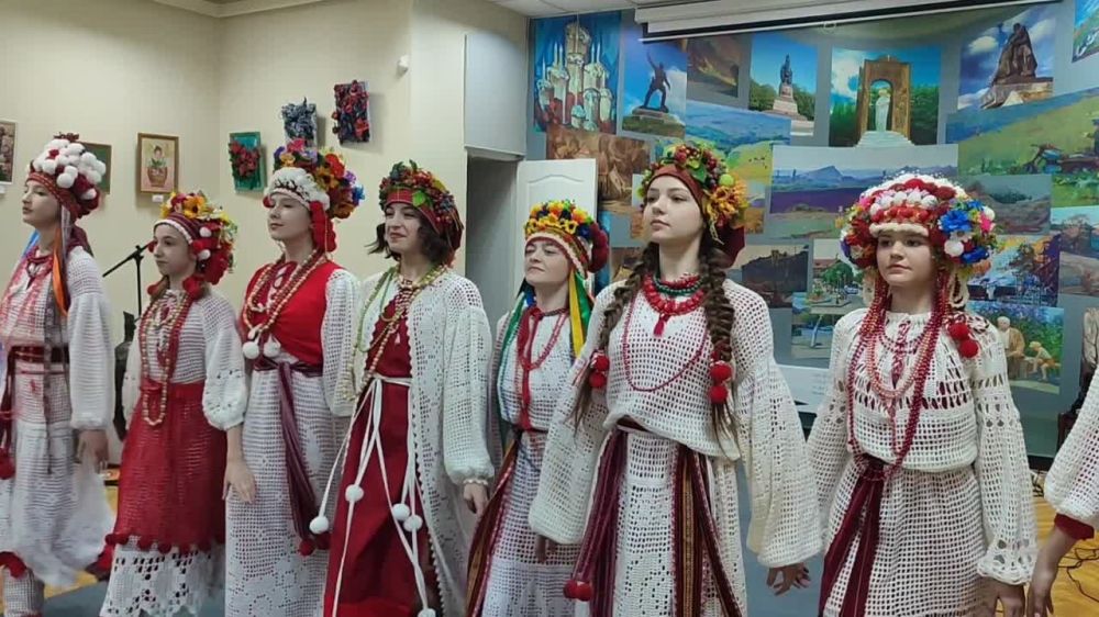 Выставка "Палитра народного творчества" будет действовать в Луганске до 20 апреля