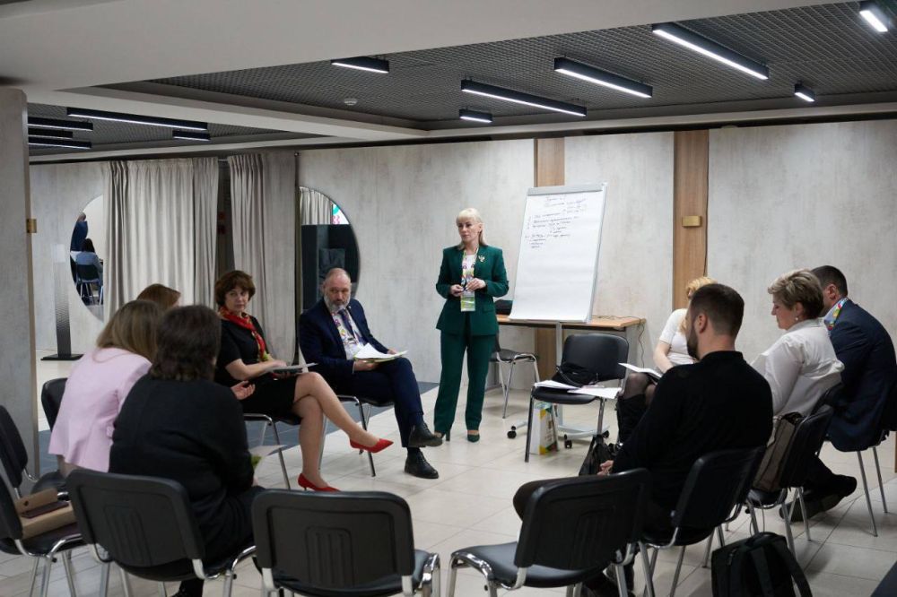 Инна Швенк: Выступила модератором на площадке «Непростые переговоры»