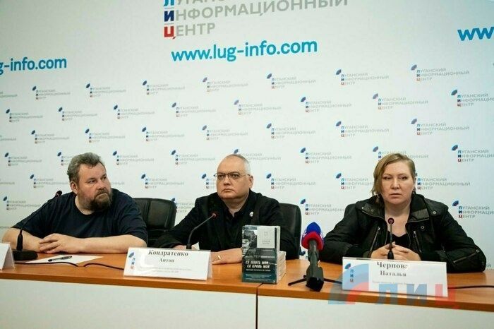 Библиотека имени Горького и учебные заведения ЛНР получат часть тиража книги Алексея Ивакина