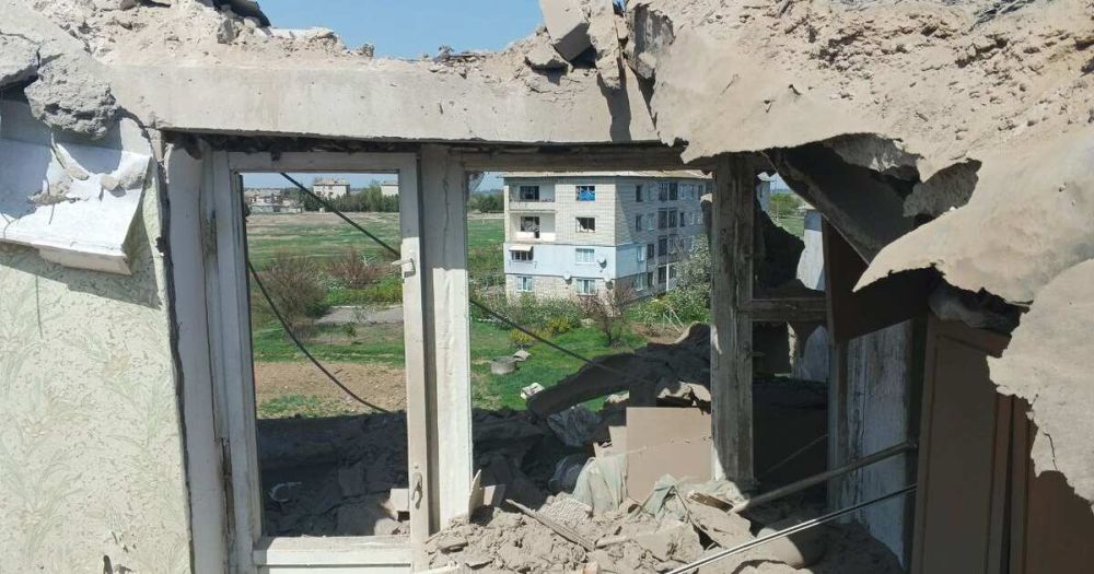 Один человек погиб, четверо пострадали после обстрела села в Херсонской области