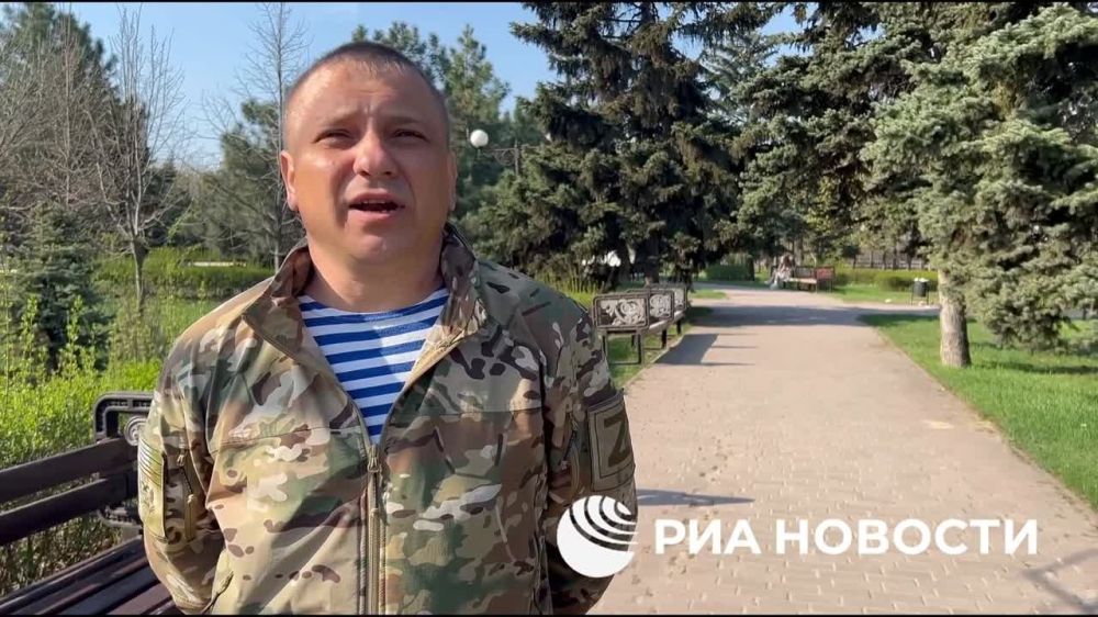 Большинство силовиков в Луганске не задумываясь переходили в ряды ополчения, создавали целые подразделения, чтобы защищать мирных граждан, рассказал РИА Новости подполковник ЛНР в отставке Андрей Марочко, вспоминая о событиях в Донбассе в 2014 году