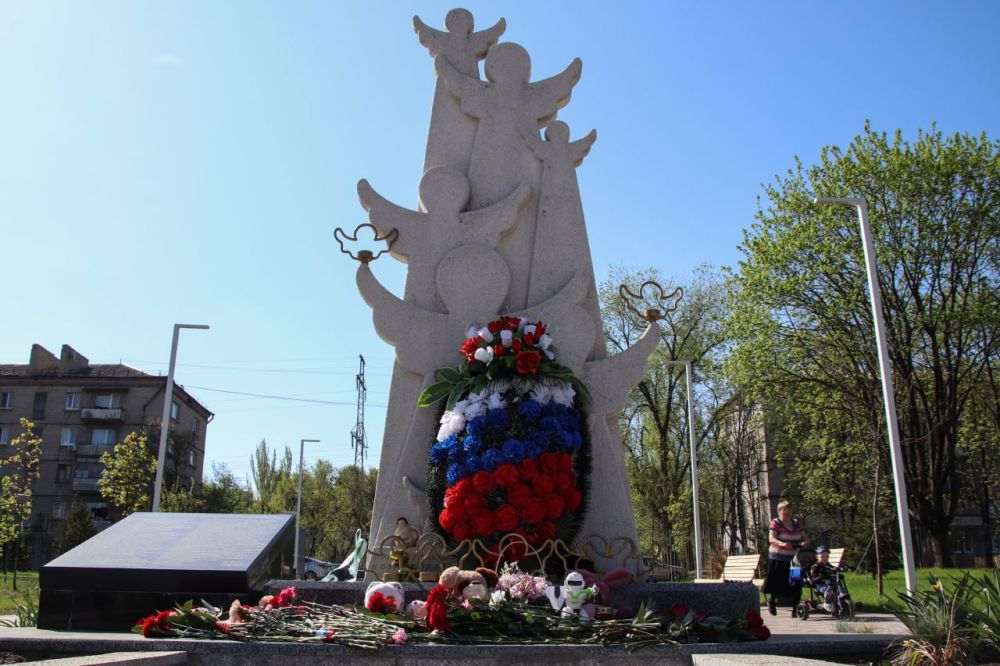 В Луганске почтили память жертв украинской агрессии