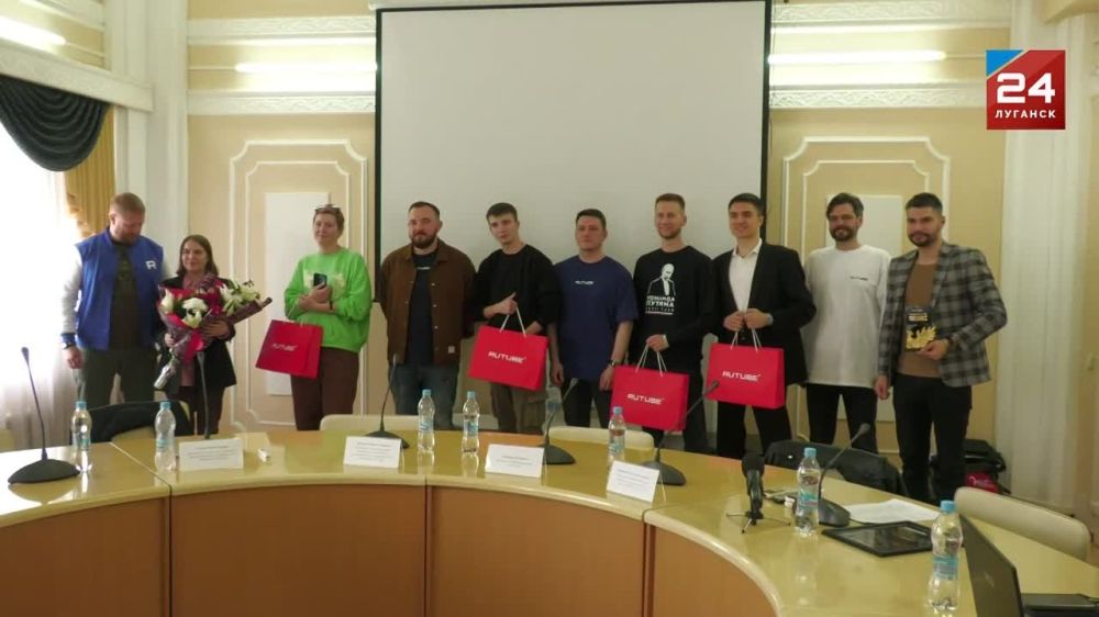 Телеканал «Луганск 24» удостоен национальной премией «Феникс» за вклад в развитие Рунета в направлении «Национальные ТВ и СМИ»