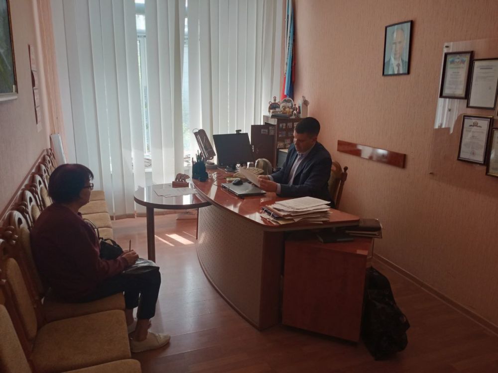 Олег Коваль: 17 апреля провел личный прием граждан в городе Луганске