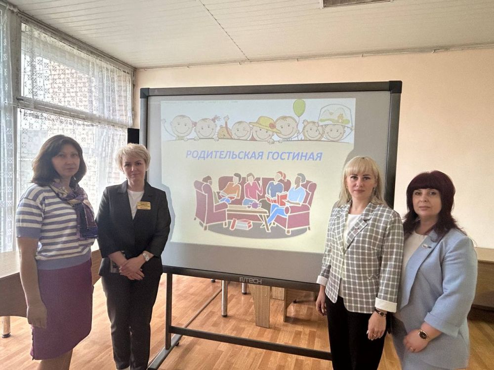 Инна Швенк: Сегодня в Луганской молодежной библиотеке, при Уполномоченном по правам ребенка в Луганской Народной Республике прошло мероприятие «Родительская гостиная» на тему: «Быть чутким к подростку. Риски самоповреждающего поведения»