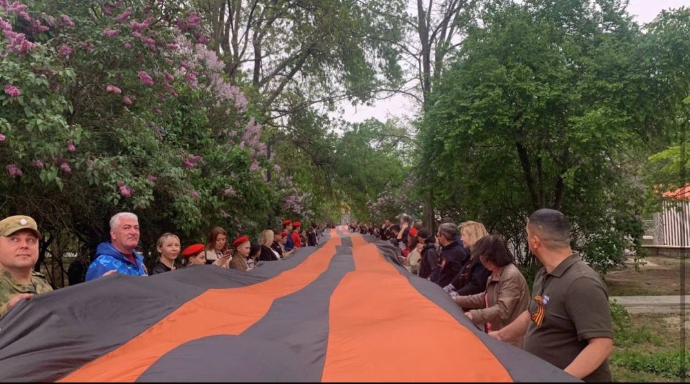 Игорь Кастюкевич: 84-метровую Георгиевскую ленту развернули волонтеры Единой России в Херсонской области!