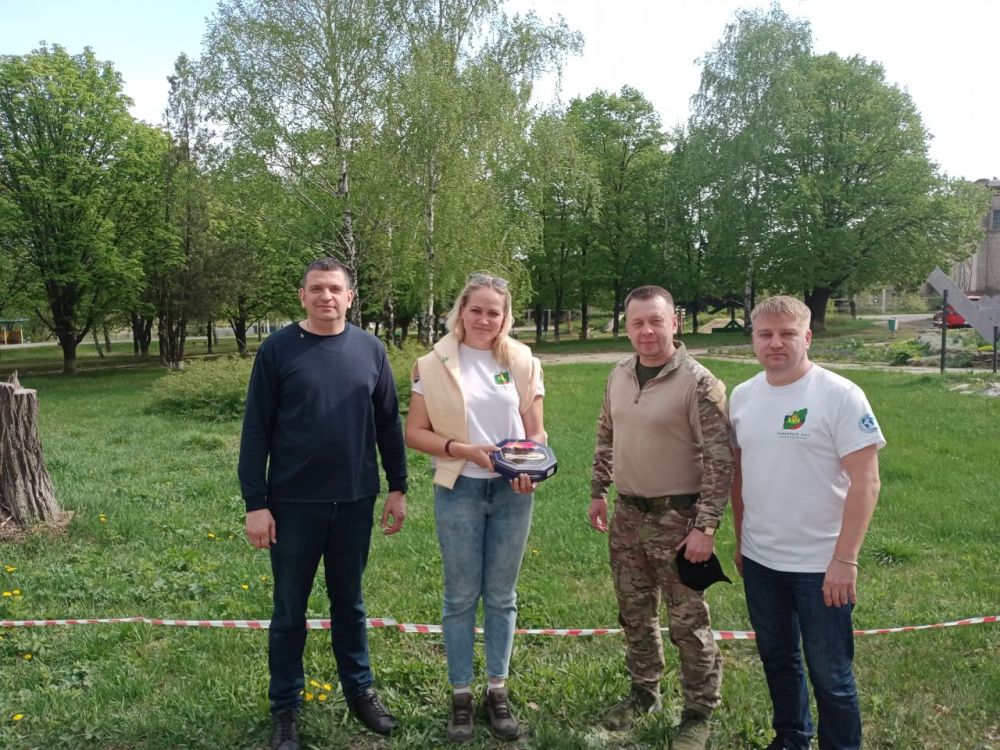 Олег Коваль: С 18 по 21 апреля ЛНР посетила делегация из Чувашии с проектом "Семейный лес" , целью которого является укрепление семейных ценностей, экологическое просвещение всех категорий населения, озеленение населенных пунктов