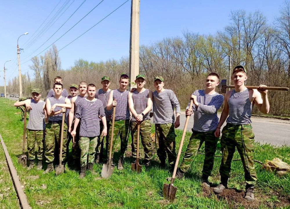 Луганские кадеты продолжают благоустраивать свой город