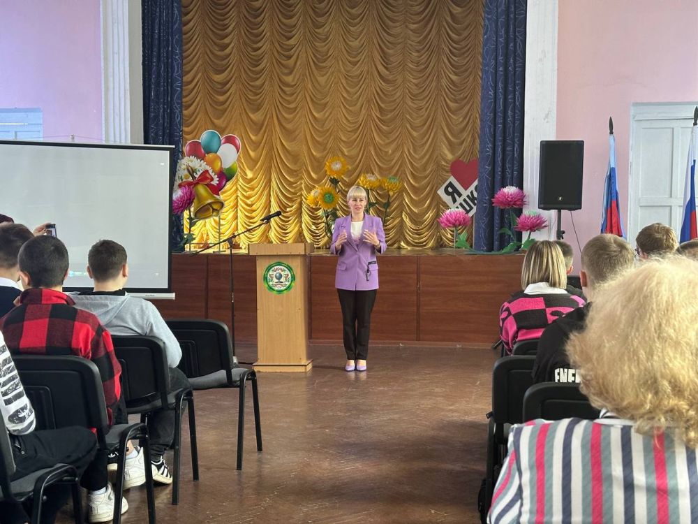 Инна Швенк: В рамках Всероссийского дня по профилактике детской преступности, для обучающихся 8 - 11 классов ГБОУ ЛНР «Луганская средняя школа № 28 им. .П. Фисуненко» прошло лекционное занятие на тему: «Профилактика правонарушений среди несовершеннолетних