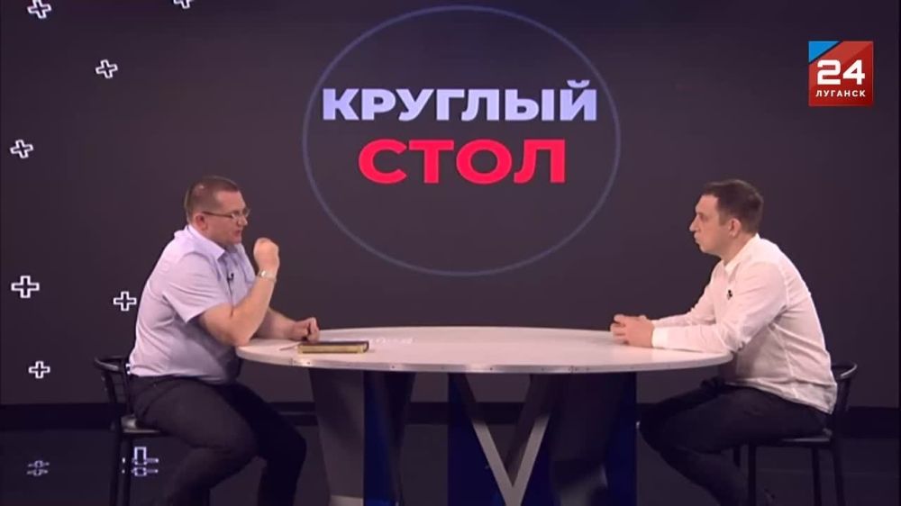 Депутат Народного Совета ЛНР Геннадий Тараканов в эфире программы «Круглый стол» на телеканале «Луганск 24» рассказал о том, какие изменения происходят в законотворческой сфере Республики