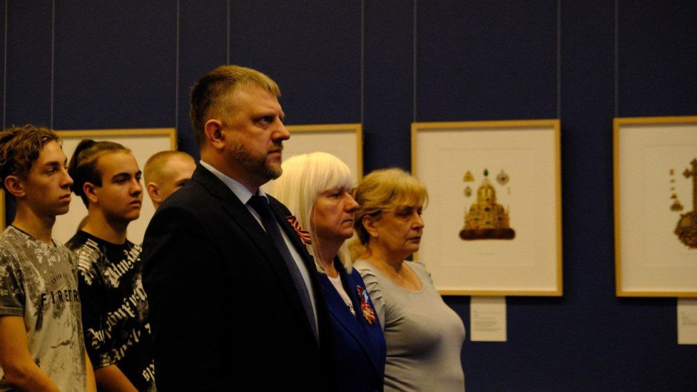 Те, кто был в 2014-м году в городе, вспомнили историю становления Республики, которая была отмечена непростыми и трагическими событиями, вспомнили тех, кто стоял у истоков борьбы за свободу