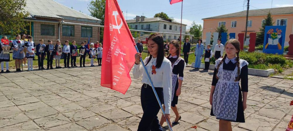Светлана Гизай: Приняла участие в торжественной линейке, посвященной 79-ой годовщине со Дня Победы в Великой Отечественной войне, которая состоялась в школе села Желтое