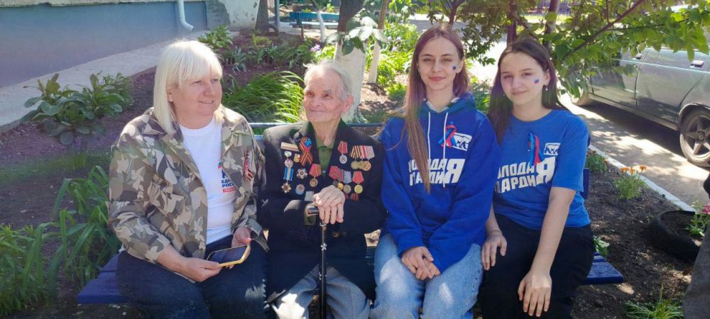 Светлана Гизай: В День Луганской Народной Республики вместе с активистами «Молодой Гвардии» «Единой России» посетили...