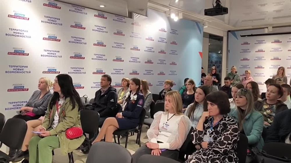 Более 70 детей из ЛНР приняли участие в литературном конкурсе "История любви в моей семье", посвященном Году семьи