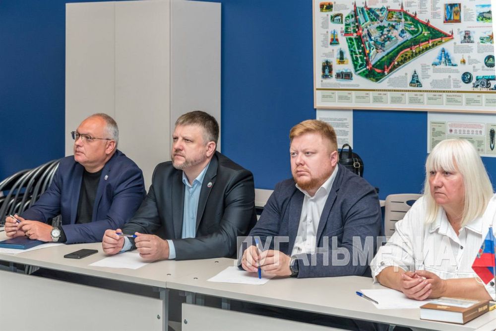 Светлана Гизай: Приняла участие в мероприятии по презентации макета нового учебника «История нашего края. Луганская Народная Республика», которое состоялось в ГБУК ЛНР «Луганский краеведческий музей»