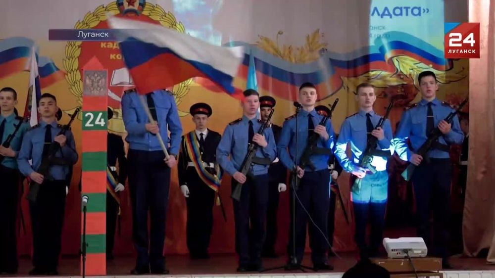 Представители Всероссийского общественного движения «Отцы России» наградили памятными медалями родителей, чьи сыновья отличились при выполнении боевых задач в зоне боевых действий, а также тех, кто несет службу вместе с детьми