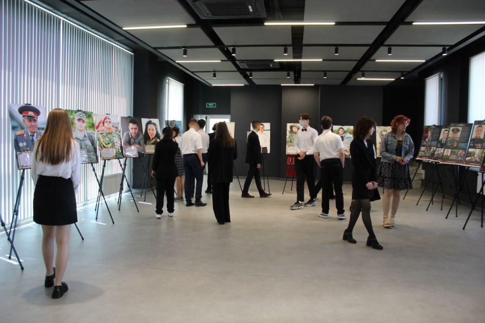 Фотовыставка «Единая Россия – Единая Победа» начала работу в парке «Россия – моя история»