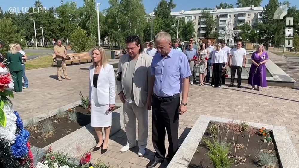 В Международный день защиты детей представители руководства Республики почтили память юных жителей ЛНР, погибших в результате киевской агрессии