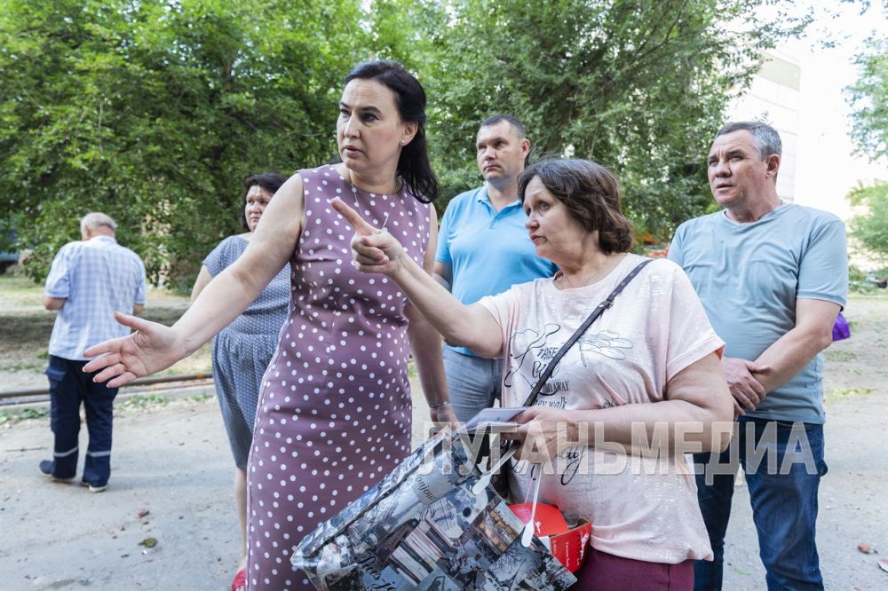 Администрация Луганска работает над ликвидацией последствий ракетного удара