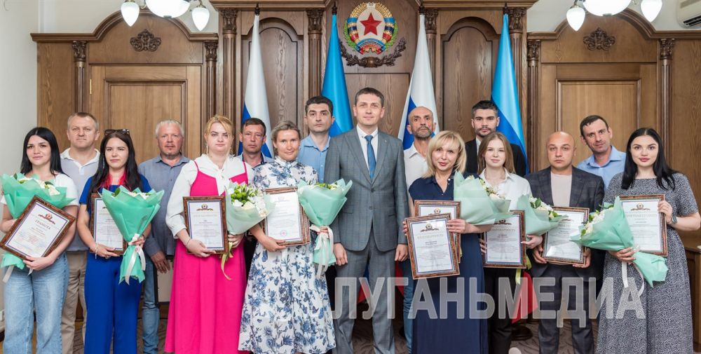 Коллектив ГУП ЛНР "ЛУГАНЬМЕДИА" за высокий профессионализм отмечен Почетной грамотой Главы Луганской Народной Республики Леонида Пасечника