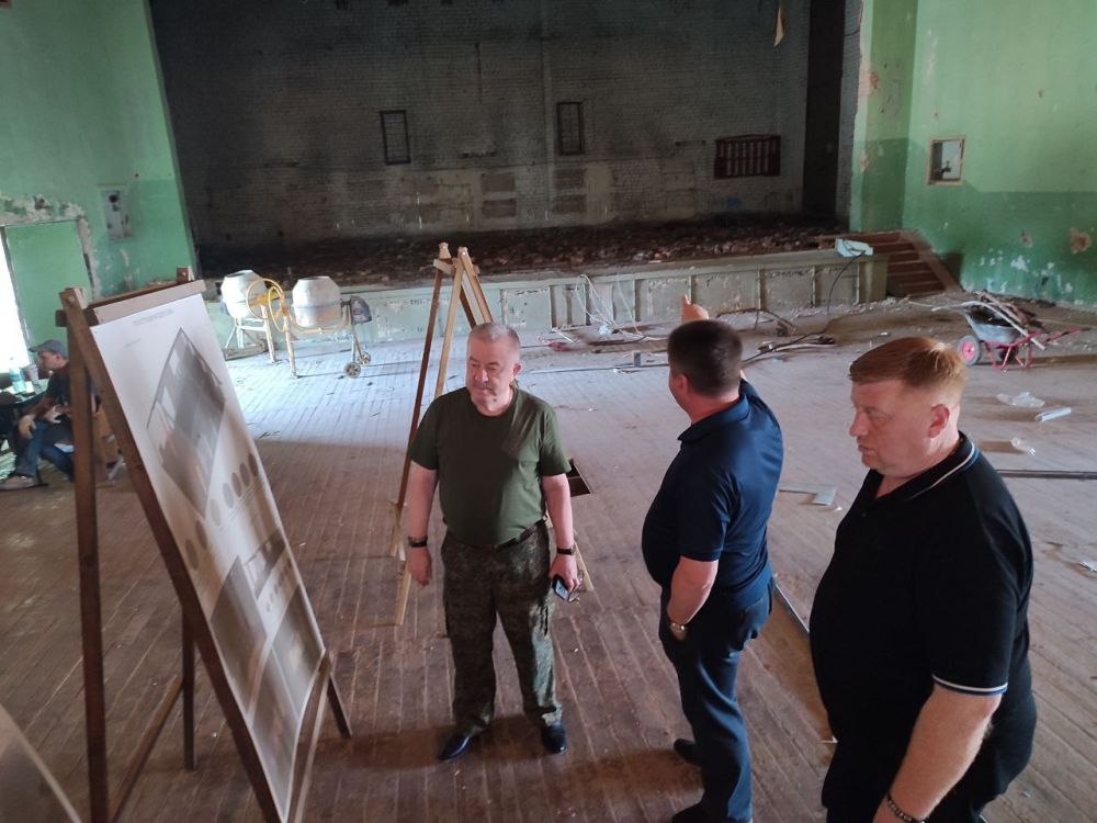 Виктор Водолацкий: Сегодня с рабочим визитом посетил Станично-Луганский район, где вместе с депутатом Народного Совета ЛНР Леоновым В.В