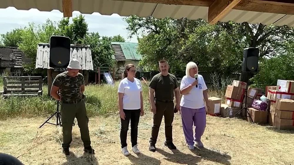 Светлана Гизай: Вместе с артистами Долгопрудненского театра «Город» и инициативной группой «Zа нашу общую Победу» посетили село Боброво Луганской Народной Республики