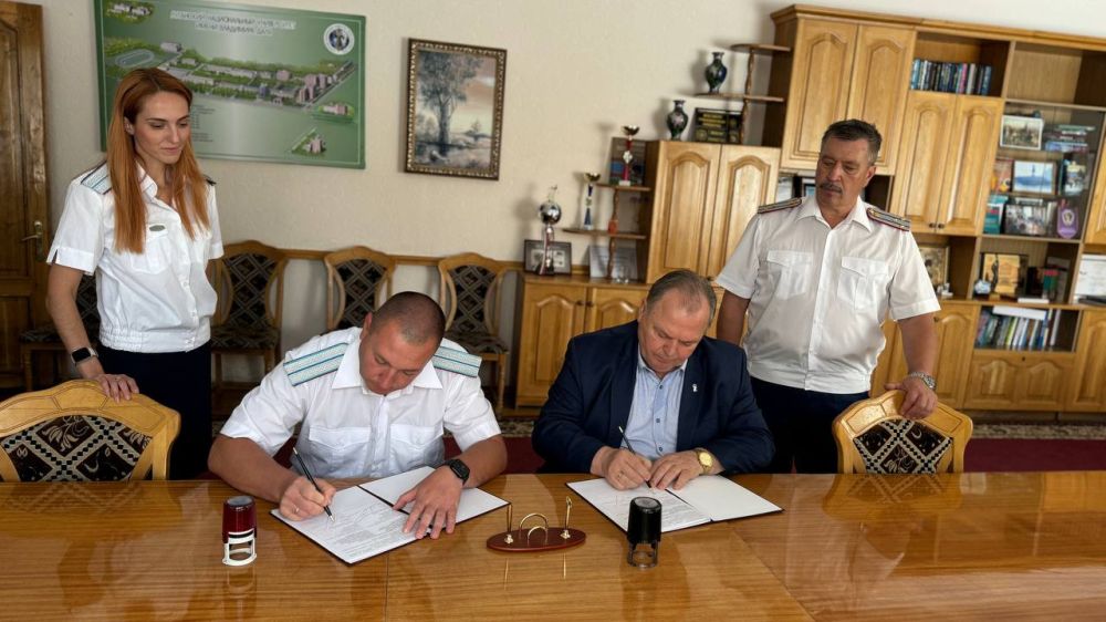 Луганский кадетский корпус подписал договор о сотрудничестве с Далевским университетом